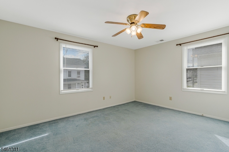 18 Robinson St