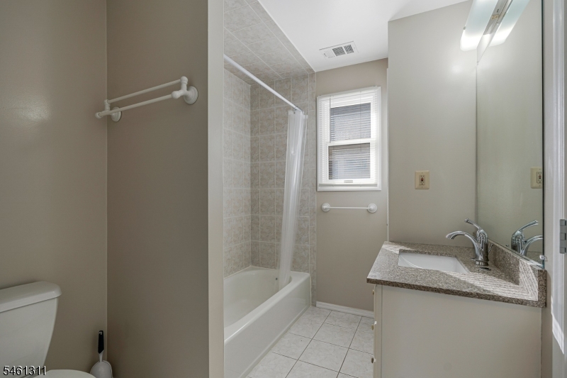 18 Robinson St