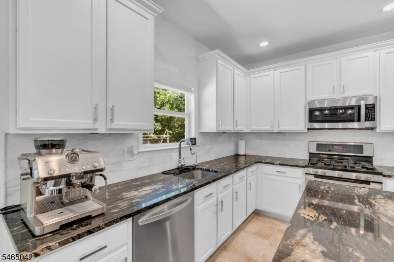 4 Scott Dr