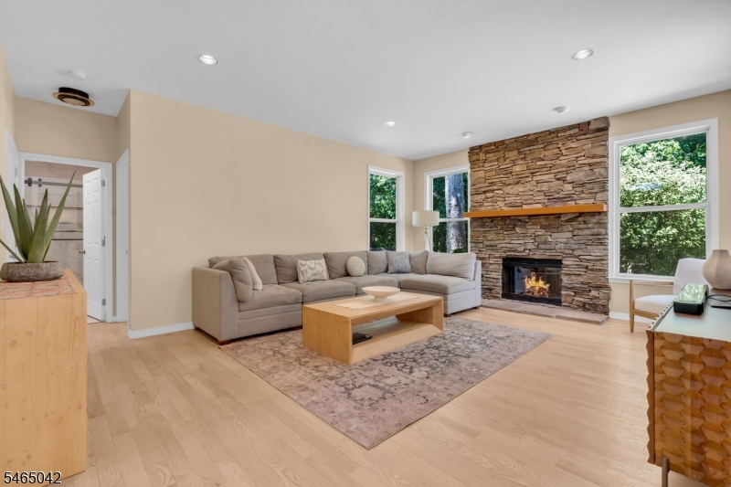 4 Scott Dr