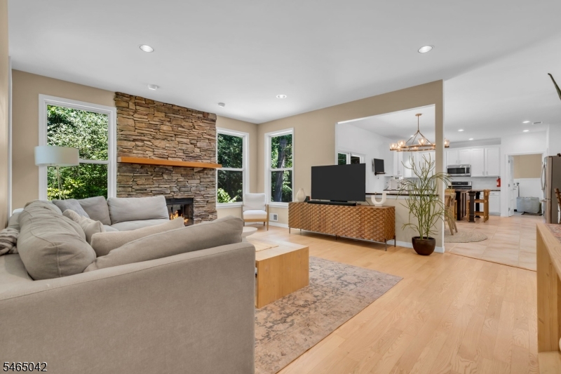 4 Scott Dr