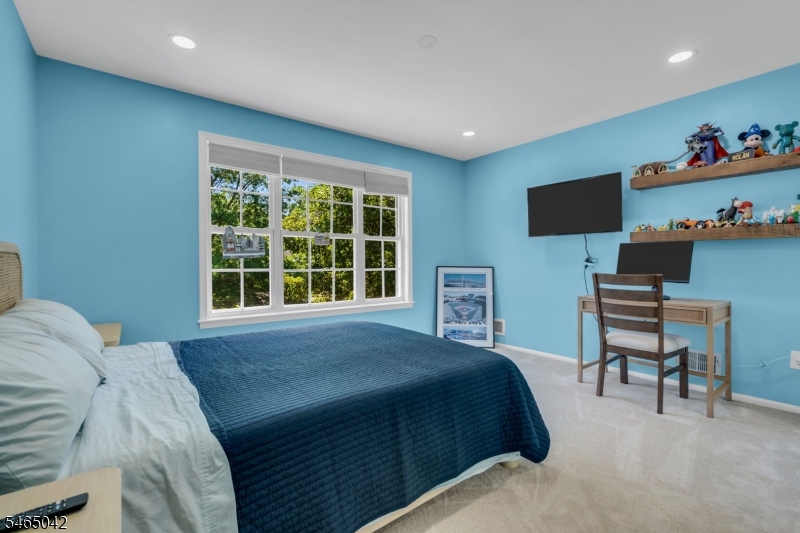 4 Scott Dr