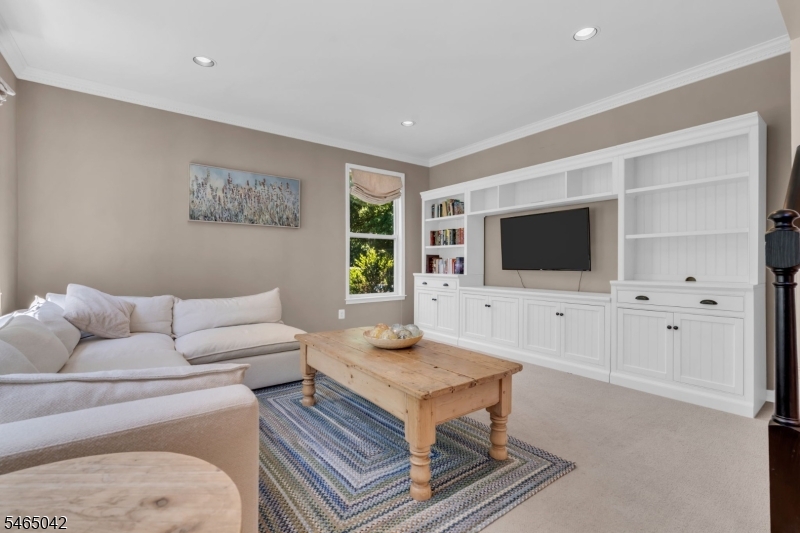 4 Scott Dr