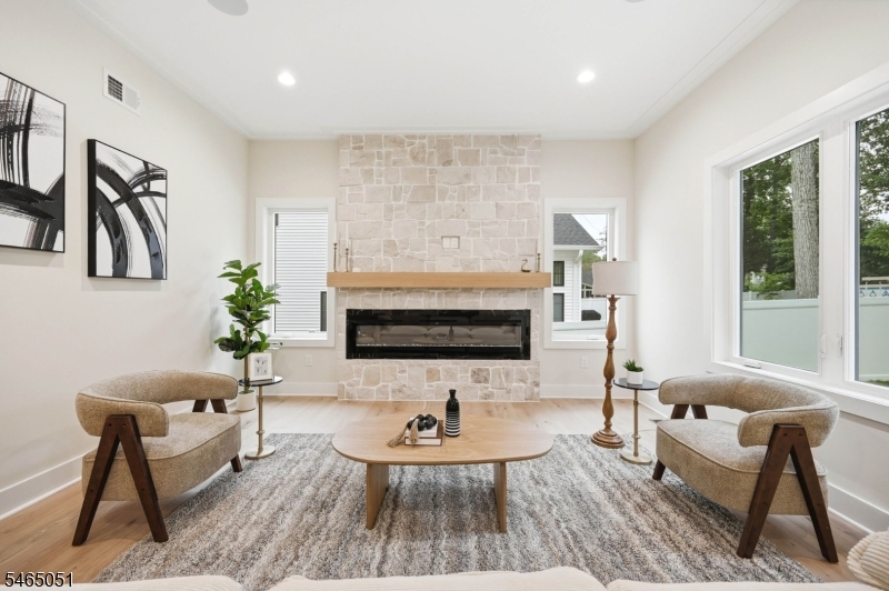 123 Forest Ave