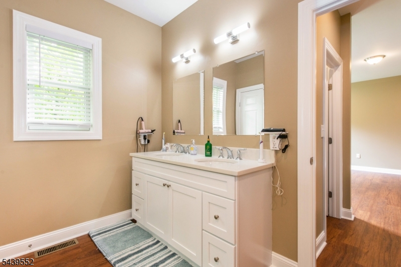 18 Post Oak Ct