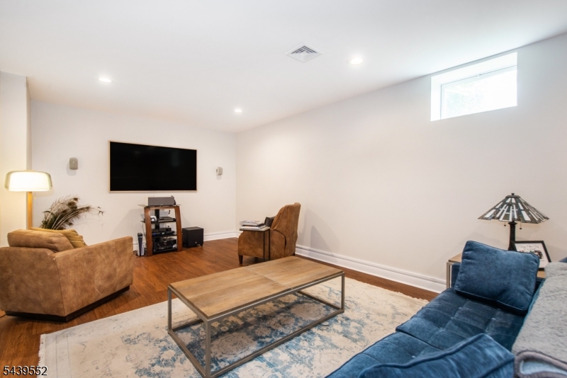 18 Post Oak Ct