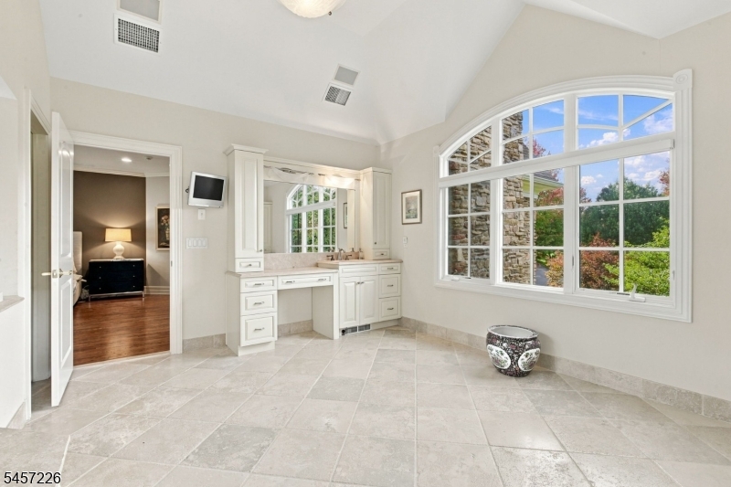 41 Van Cortland Way