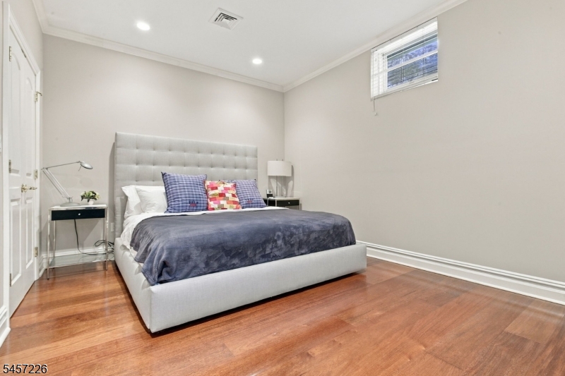 41 Van Cortland Way