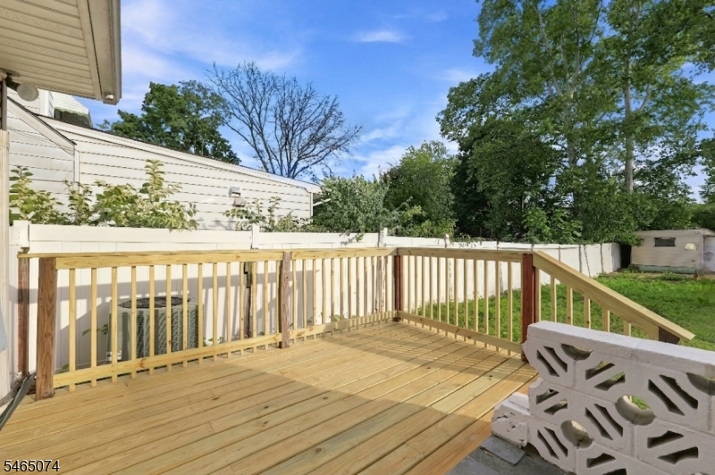 683 Mill St