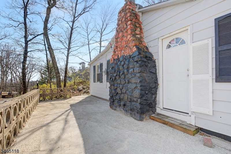 10 Berton Rd