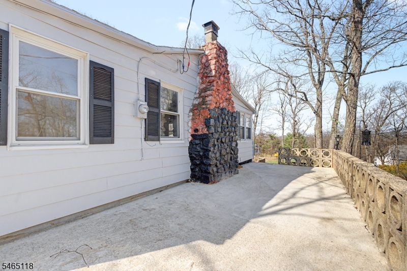 10 Berton Rd