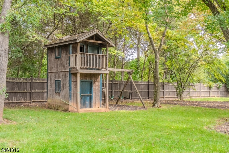 6 Fountain Dr