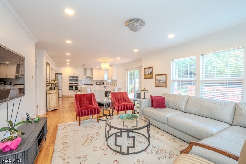 6 Fountain Dr