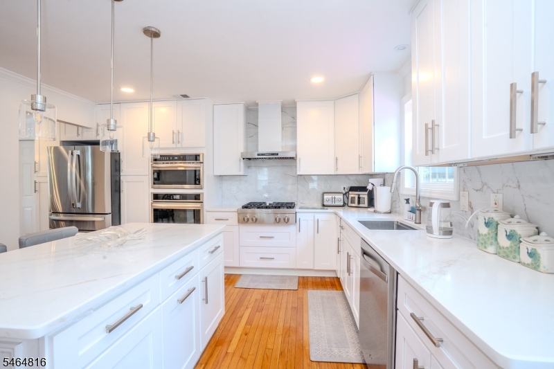 6 Fountain Dr