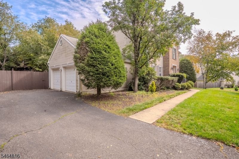 6 Fountain Dr