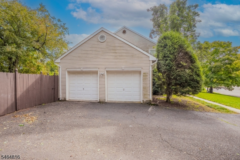 6 Fountain Dr