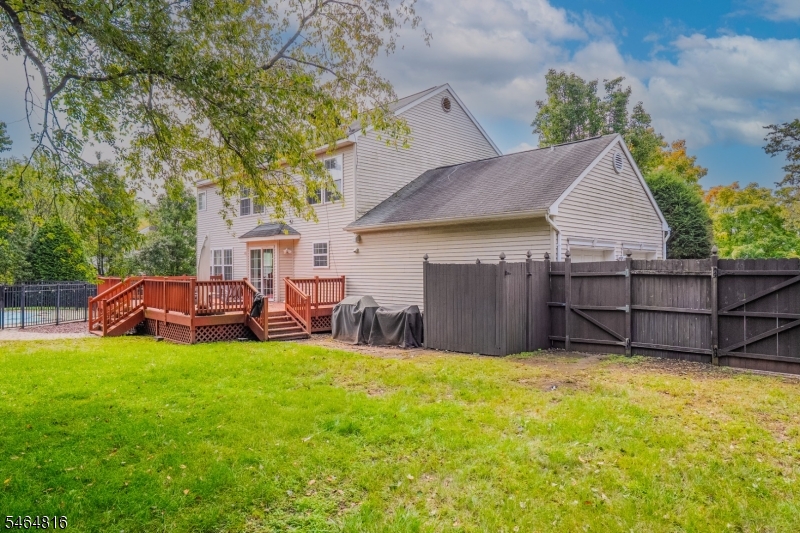 6 Fountain Dr
