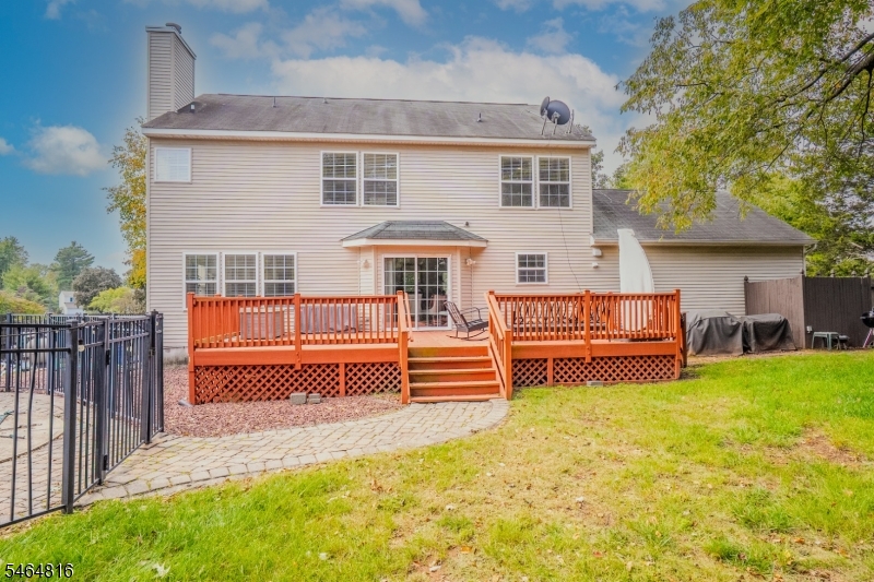 6 Fountain Dr