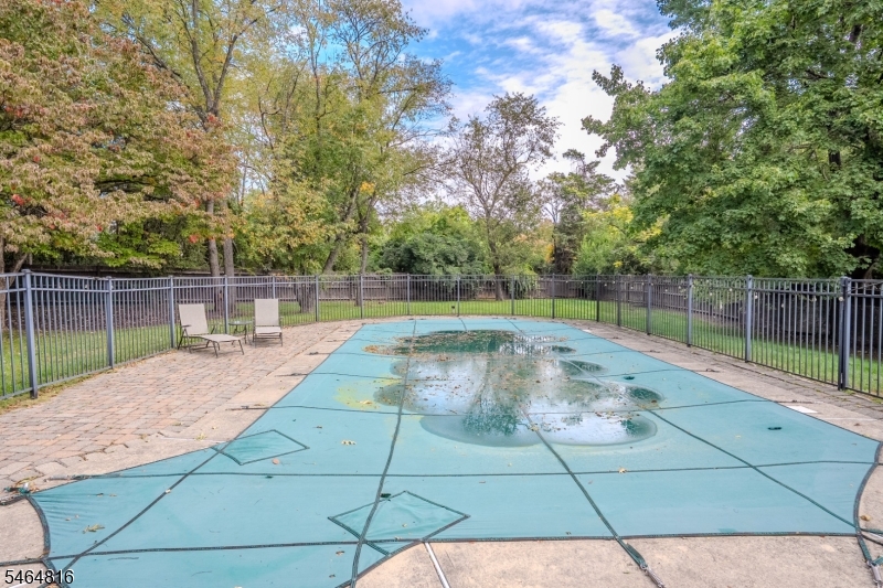 6 Fountain Dr