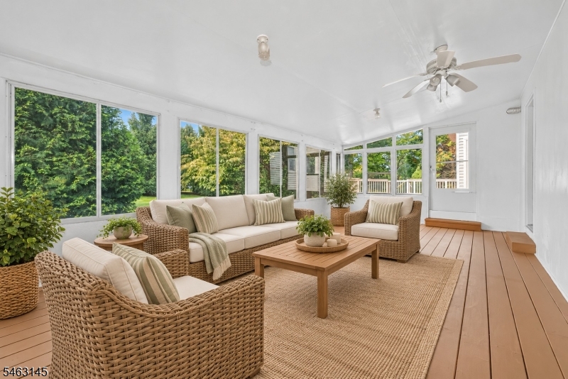 7 Stark Ct