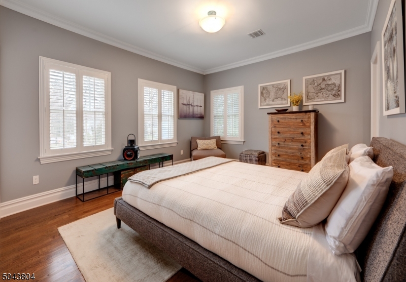 529 BENSON PL