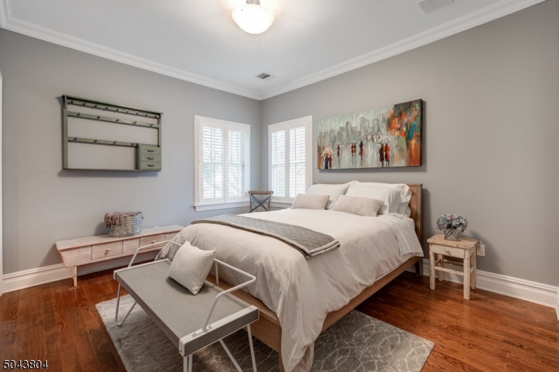 529 BENSON PL