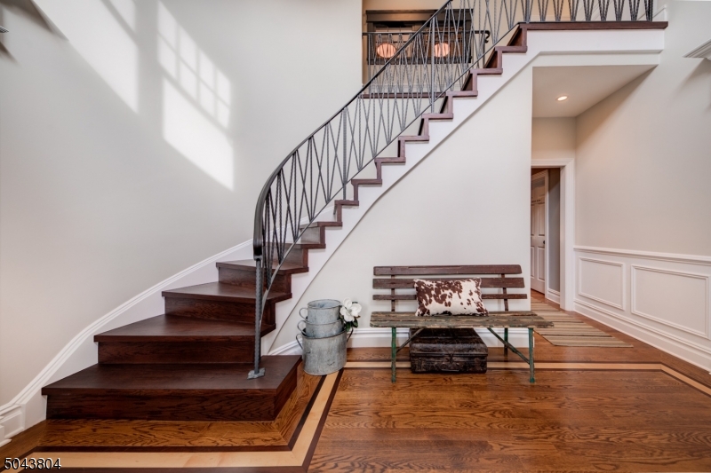 529 BENSON PL