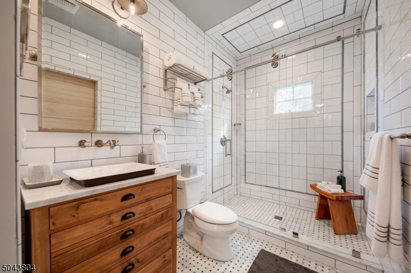 529 BENSON PL