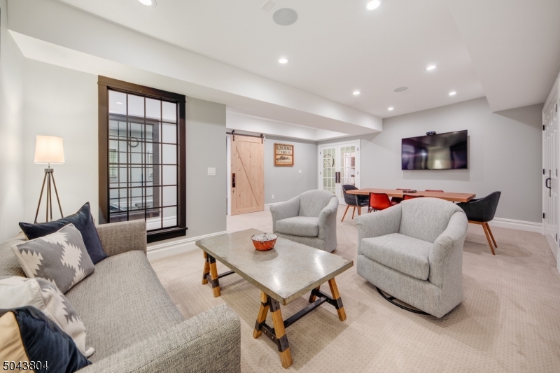 529 BENSON PL