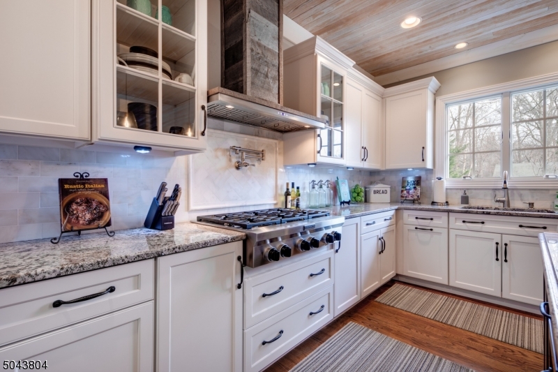 529 BENSON PL