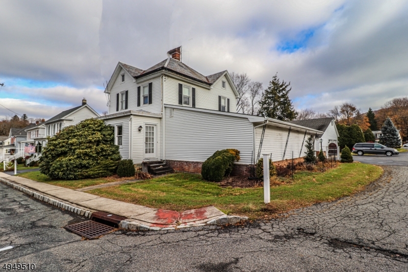 15 Academy St
