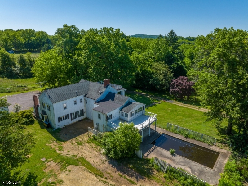 2 Dutch Hill Rd