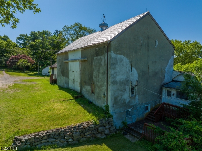 2 Dutch Hill Rd