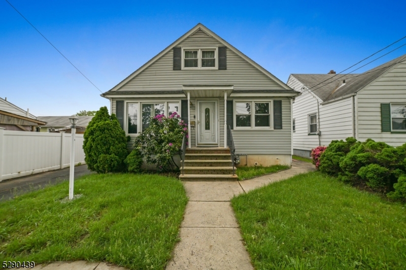 832 Bergen Ave