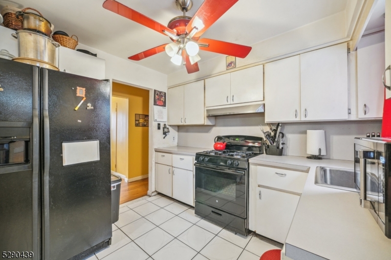 832 Bergen Ave