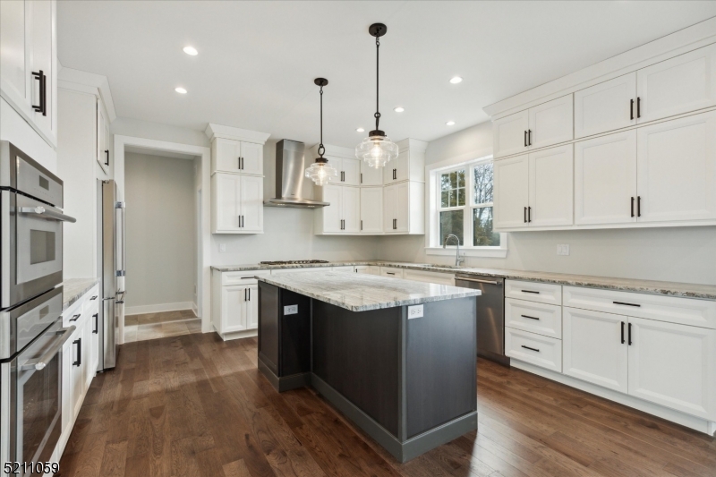 16 Holcombe Grove Rd