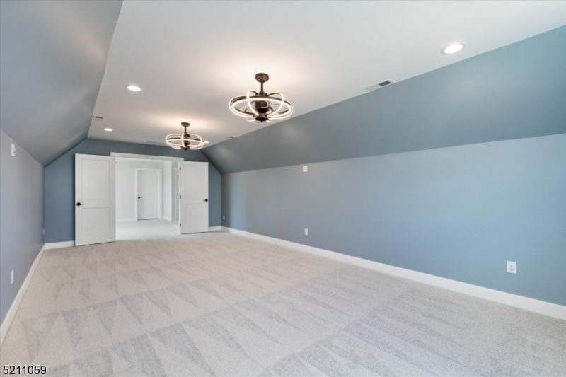 16 Holcombe Grove Rd