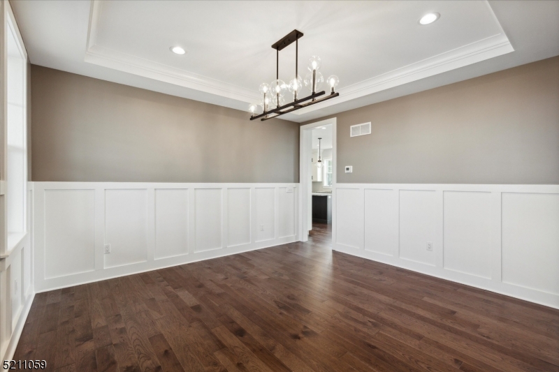 16 Holcombe Grove Rd