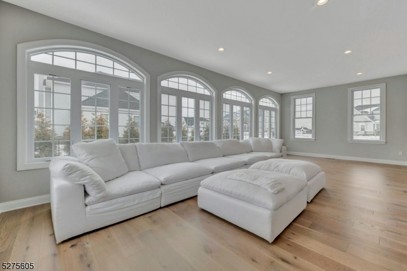 15 Roxbury Rd