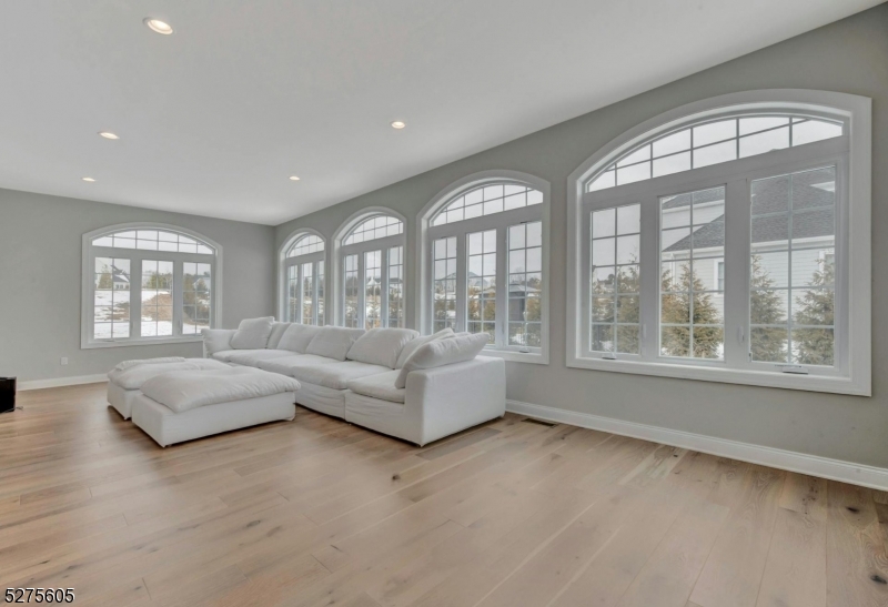 15 Roxbury Rd