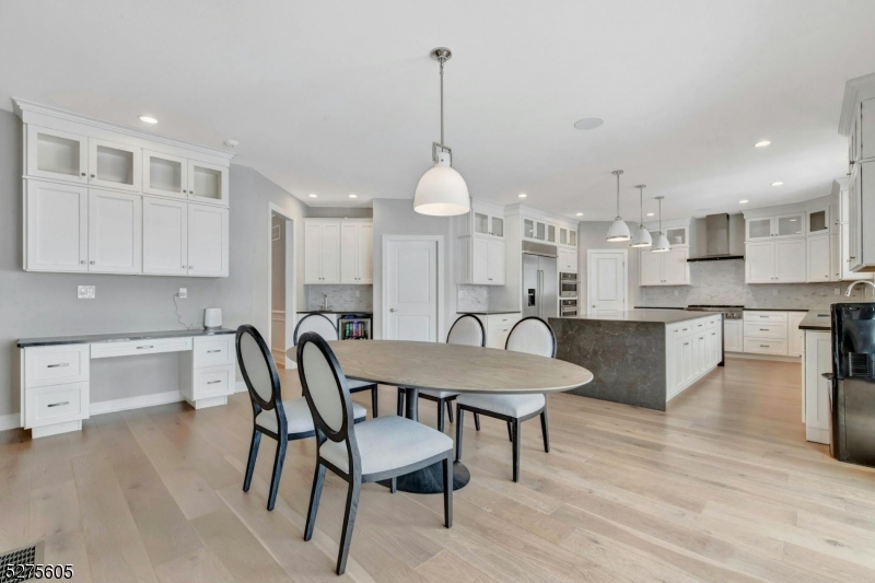 15 Roxbury Rd