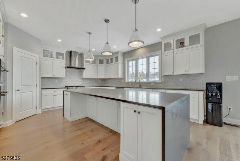 15 Roxbury Rd