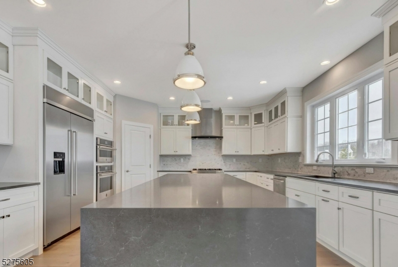 15 Roxbury Rd