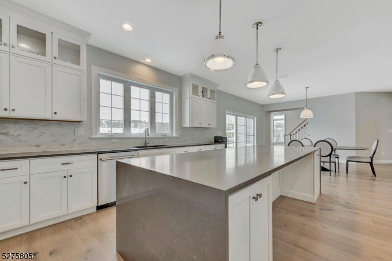 15 Roxbury Rd