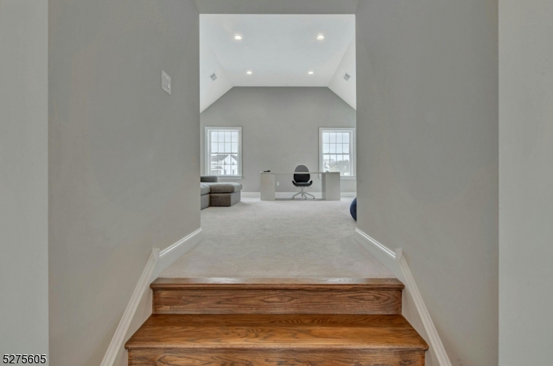 15 Roxbury Rd