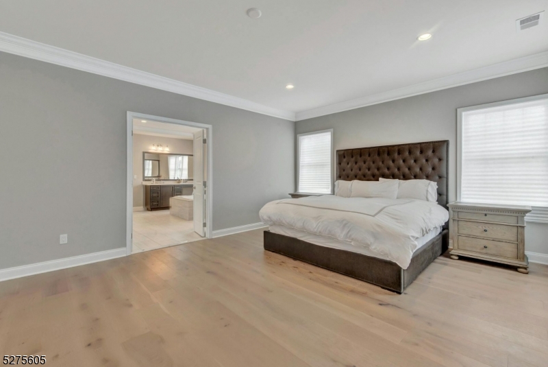 15 Roxbury Rd