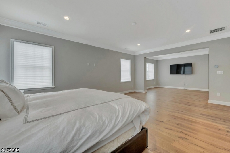 15 Roxbury Rd