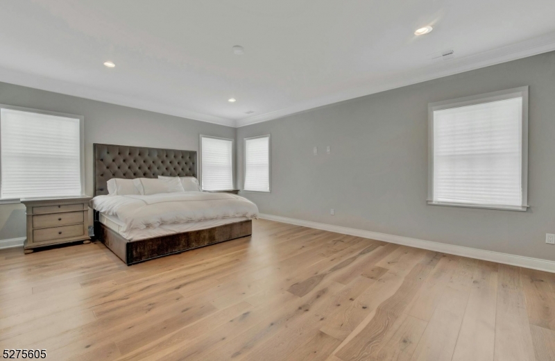 15 Roxbury Rd