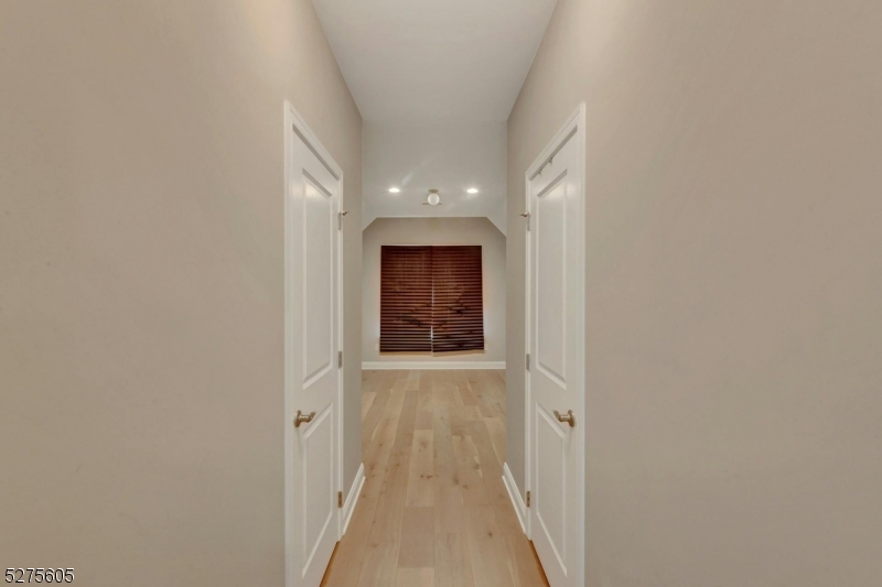 15 Roxbury Rd