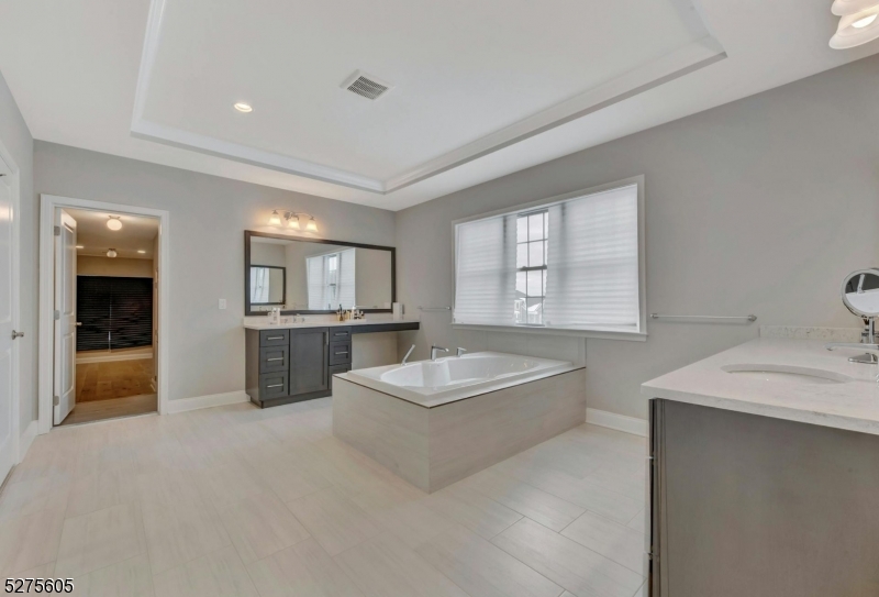 15 Roxbury Rd